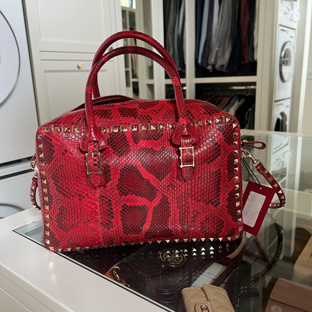 Beautiful Rock stud red snack skin Valentino bag NWT